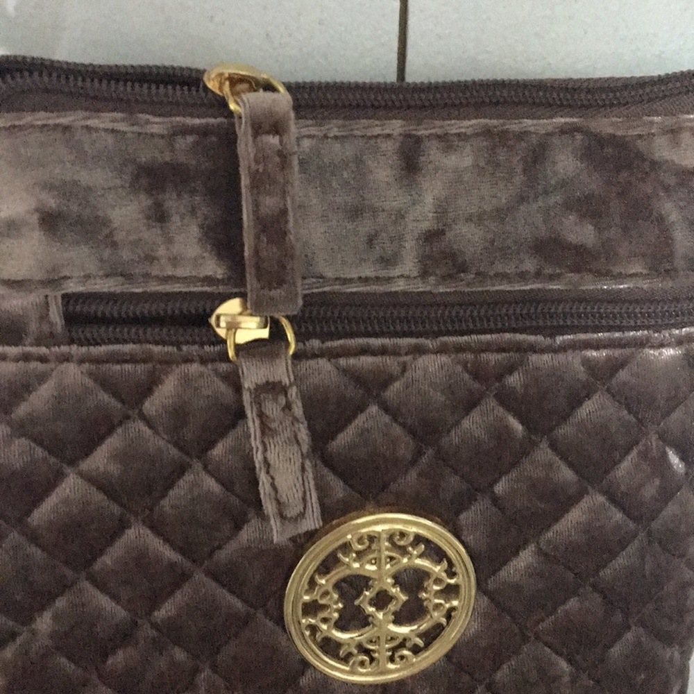 Handbag with adjustable strap. - Picture 3 of 4